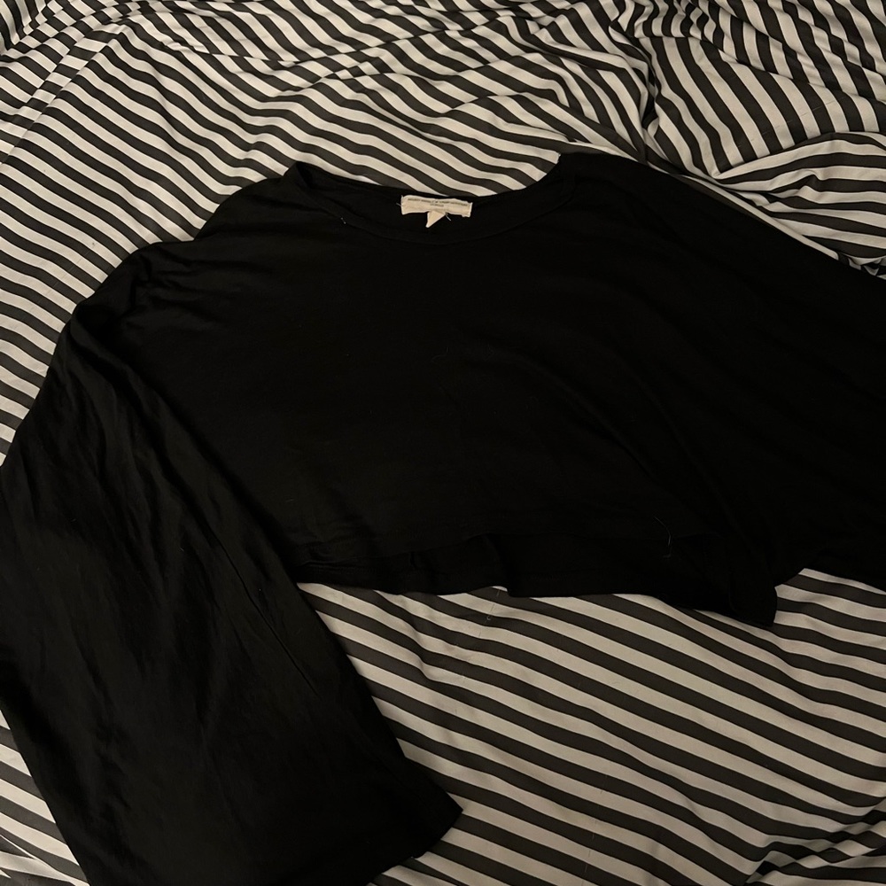 URBAN OUTFITTERS CROP TOP WITH BELL SLEEVES